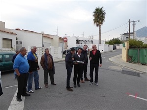 Visita a la Urb. Los Rosales de La Nucía por parte de Bernabé Cano, alcalde de La Nucía