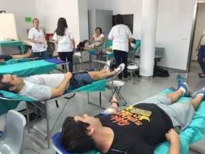 Los requisitos para donar sangre es pesar más de 50 kilos y ser mayor de 18 años