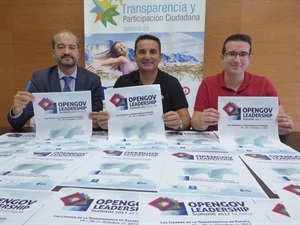Juan Manuel Roa, pte. DYNTRA, Bernabé Cano, alcalde de La Nucía y Pepe Cano, concejal de Transparencia en la presentación del Congreso de Transparencia