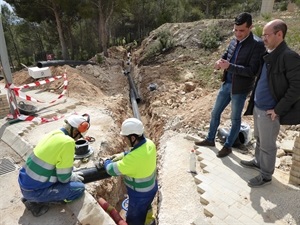 Miguel Ángel Ivorra, concejal de Urbanismo, visitando las obras