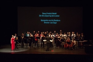 la Agrupación Coral de Benidorm, con su director Luis Seguí, también intervino en una pieza del concierto