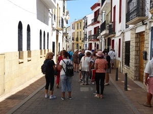 los 35 oriolanos han paseado por los lugares más emblemáticos