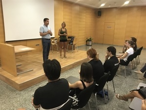 Francisco Juan, director del CDT de Benidorm y de Mª Jesús Jumilla, concejala de Juventud del Ayuntamiento de La Nucía.