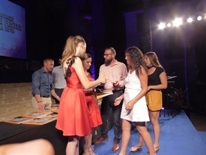 Todos los colaboradores del llibre de festes d'agost han recibido un detalle