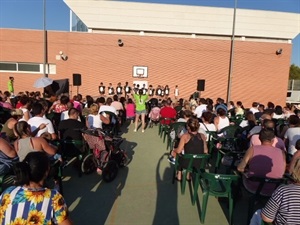 Cada clase interpretó un baile relacionado con los países que "visitaron"