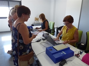 120 personas han acudido hoy a la oficina itinerante del DNI