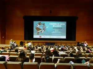 200 alumnos de los Intitutos de La Nucía y Bellaguarda de Altea disfrutaron de una sesión matinal del festival