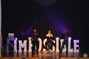 Los magos finalizaron la Gala haciendo nevar en el teatro
