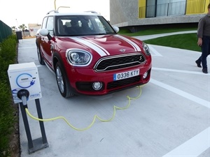 Punto de recarga de coche eléctrico en el Lab_Nucia