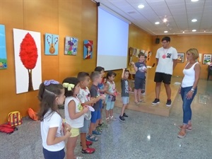 Los monitores diseñan los talleres que luego se desarrollan en el Centre Juvenil