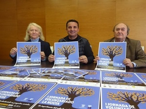 Presentación de la "I Jornada de Voluntariado" con Beatriz Pérez-Hickman, concejala de Bienestar Social, Pedro Lloret, concejal de Cultura y Bernabé Cano, alcalde de La Nucía