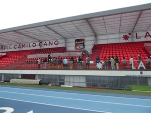 La visita guiada a La Nucía en el Día Mundial de la Arquitectura comenzó en el Estadi Olímpic Camilo Cano