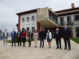 Amparo Navarro, rectora de la UA y las vicerrectoras Mª Jesús Pastor y Catalina Illescu y Vicent Martines, director Seu Univ.  junto a Bernabé Cano, alcalde de La Nucía y los concejales Pedro Lloret y Sergio Villalba