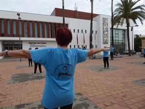 La Gimnasia Gerontológica se realiza al aire libre, junto l'Auditori