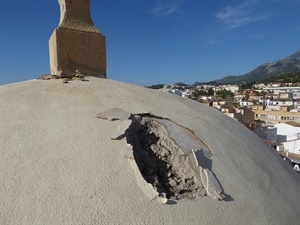 Agujero en al cúpula del campanario