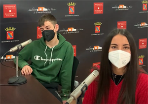 Alejandra Magdaleno y Julià Cano durante la grabación del podcast