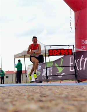 Benabbou completó la prueba de 10 kilómetros en ruta en un tiempo de 29 segundos y 58 segundos