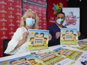 Beatriz Pérez-Hickman, concejala de Bienestar Social y Bernabé Cano, alcalde de La Nucía, en la presentación de l'Escola d'Estiu