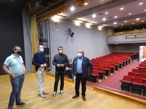 Se ha pintado y renovado la iluminación y focos del Teatre Sindicat