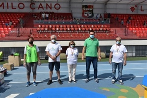 Los Voluntarios de la prueba junto a Sergio Villalba, concejal de Deporte