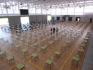 El Pabellón Muixara se ha transformado en una gran aula de exámenes de PAU