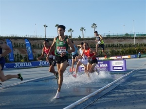 Salto en la ría del 3.000 obstáculos