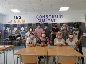5 estudiantes y 3 personas mayores han participado en este proyecto piloto del IES La Nucía y concejalía de Tercera Edad