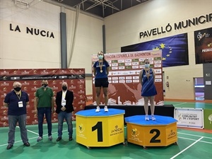 Podium individual femenino: oro estonia Catlyn Kruus y plata para  inglesa Lisa Curtin