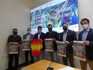 Presentación del Campeonato de España de Ciclismo en la Diputación con Carlos Mazóm, pte. Diputación, Eduardo Dolón, Diputado Deportes, José Luís López Cerrón, pte. RFEC, Pascual Momparler, seleccionador Nacional, Alejandro Morant, alcalde de Busot y Bernabé Cano, alcalde de La Nucia