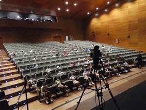 A través de video conferencia el alumnado preguntó a la escritora