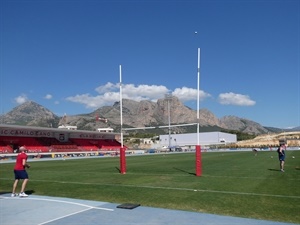 Para este stage se han montado los palos de Rugby en el Estadi Olímpic Camilo Cano