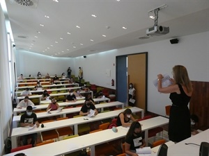 Inicio de los exámenes de selectividad en el Aula Magna de la Seu Universitària de La Nucía