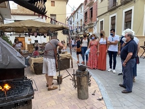 Demostración del oficio de herrero en la Feria de Oficios