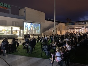 Cine bajo las estrellas, al aire libre, la entrada es libre y gratuita