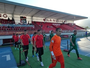 El Eibar y el Mallorca saltando al Estadi Olímpic de La Nucía