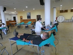 Los requisitos para donar sangre son ser mayor de 18 años y pesar más de 50 kilos