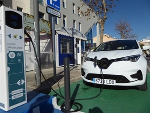 Punto de Recarga de Vehículos Eléctricos situado en el Centre Juvenil de La Nucía